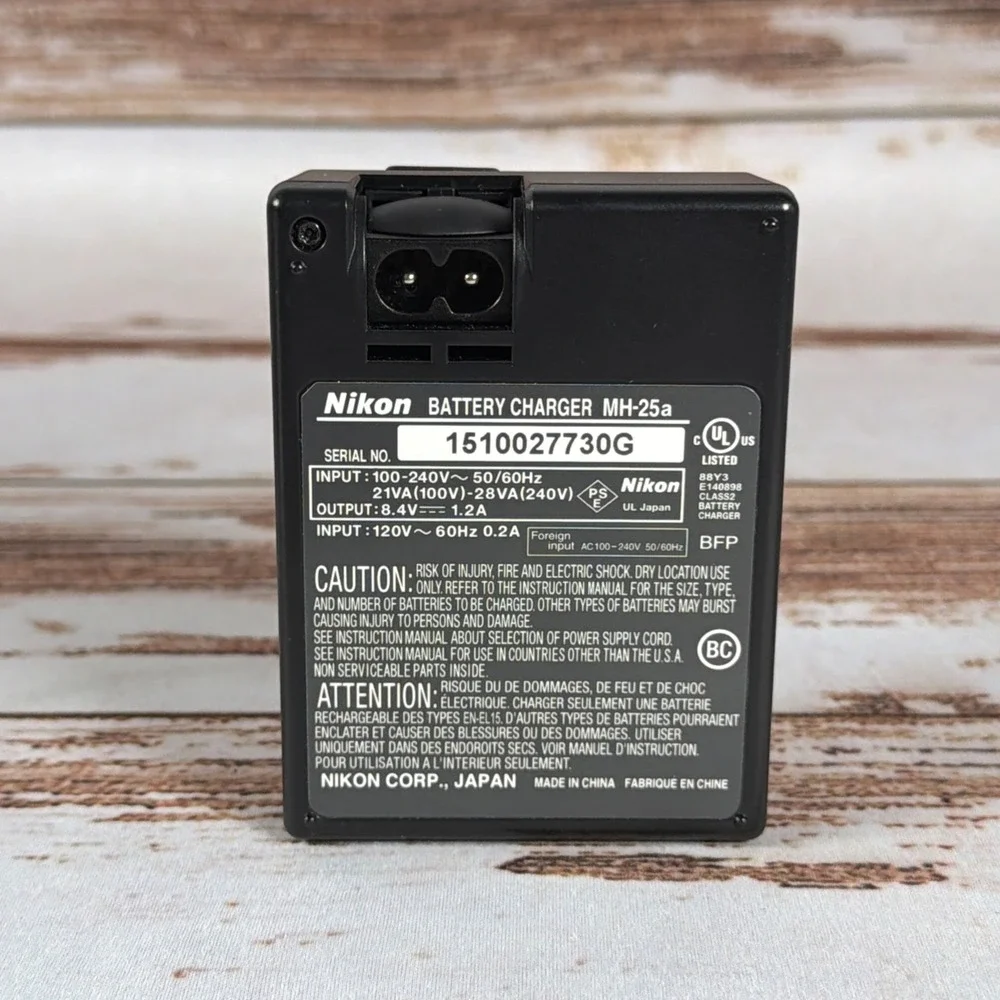Nikon D7000 Battery Charger MH-25a Black 100-240V Used No Cord